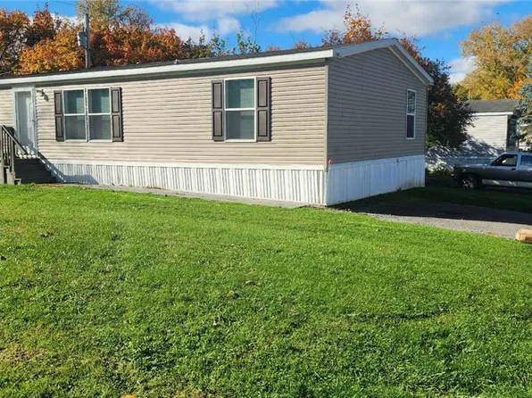 131 Center St, Farmington, NY 14425