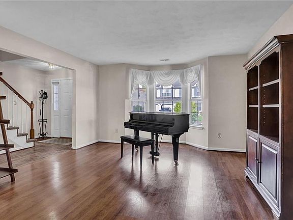 4th image of 802 Ward Ct