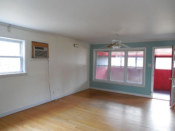 3rd image of 323 Dreger Ave