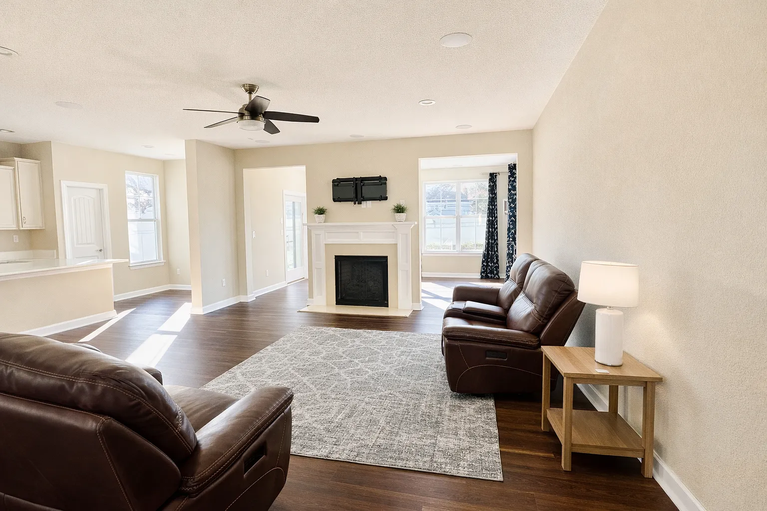 5 bed, 3700 sqft, $4,600 — Photo 3