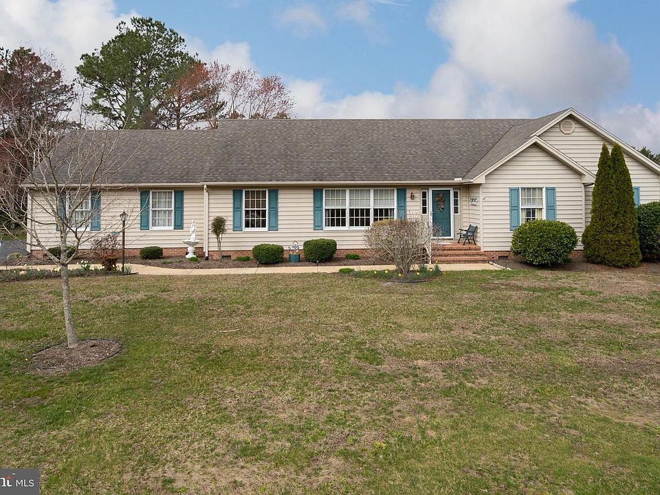 1st image of 335 Fairway Ln