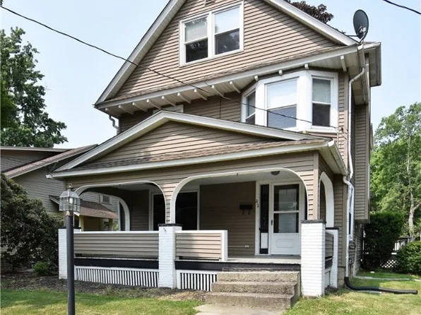 210 Christian Ave, Hubbard, OH 44425