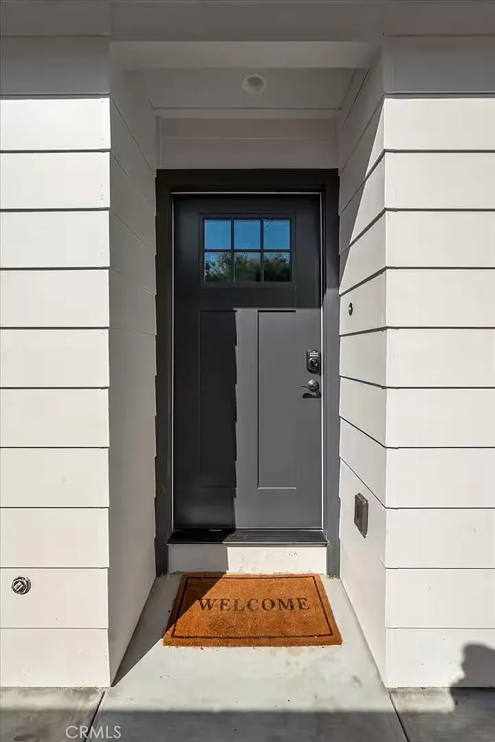 2 bed, 828 sqft, $3,000 — Photo 1