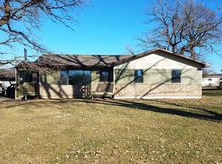 1230 State St, Ely, IA 52227