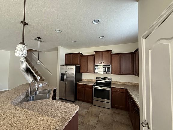 5th image of 1468 Scarlet Oak Loop #Na