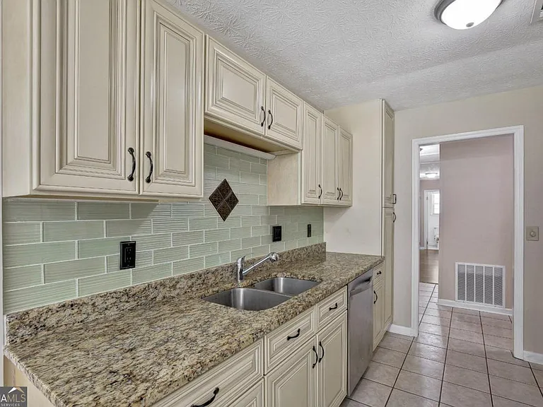109 Boxwood Ct — Photo 6