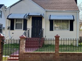 13635 242nd St, Rosedale, NY 11422