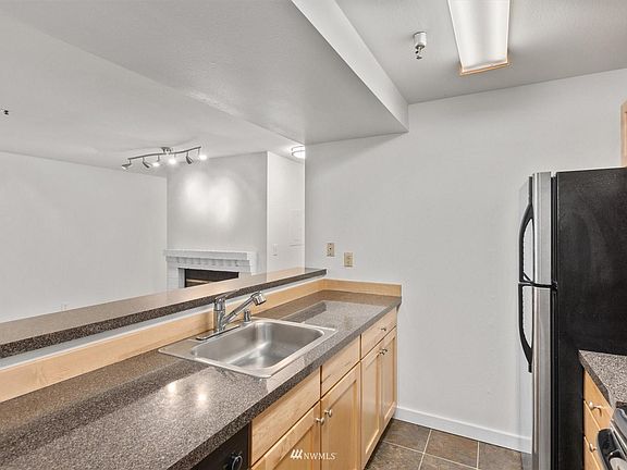 4th image of 6700 NE 182nd St APT D107