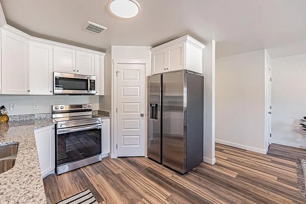 3 bed, 2.5 bath, 1500 sqft, $1,550 — Photo 4