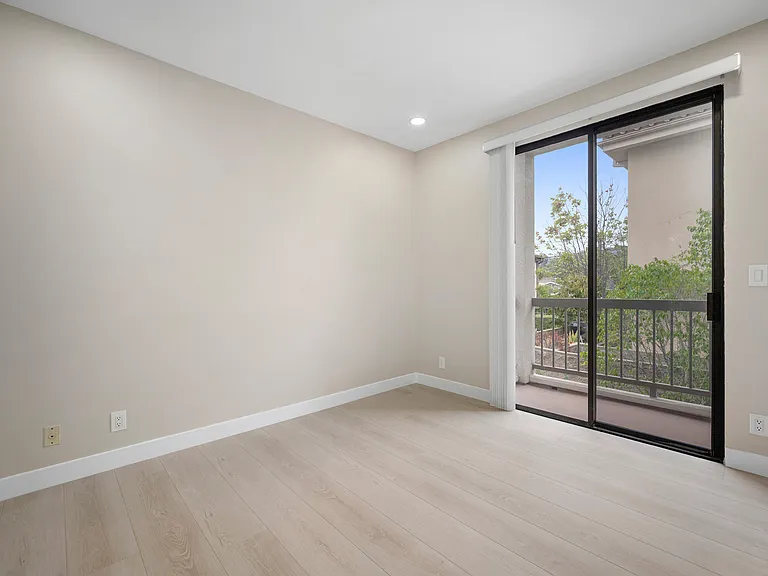 1114 Campbell St #206 — Photo 11