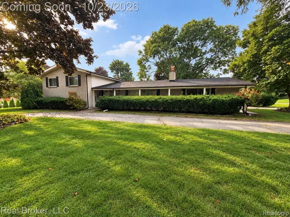 6775 Cedarbrook Dr, Bloomfield Hills, MI 48301
