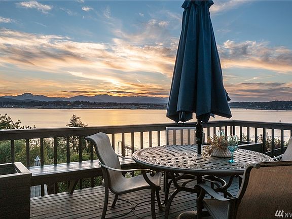 Evening cocktails on the deck soaking up the sunset.