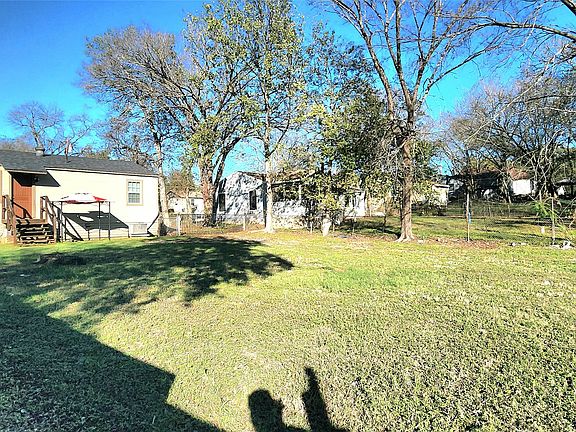 3rd image of 8525 Oak Haven Ln