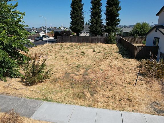 3rd image of 1411 Dogwood Drive