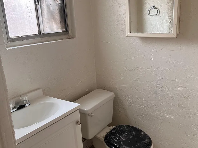 204 E Palmdale St — Photo 9