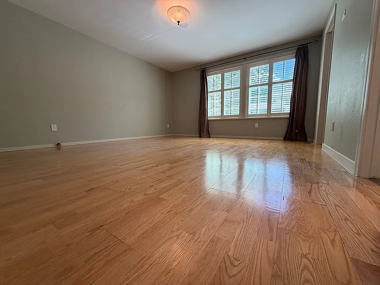 15802 SE 47th St — Photo 5