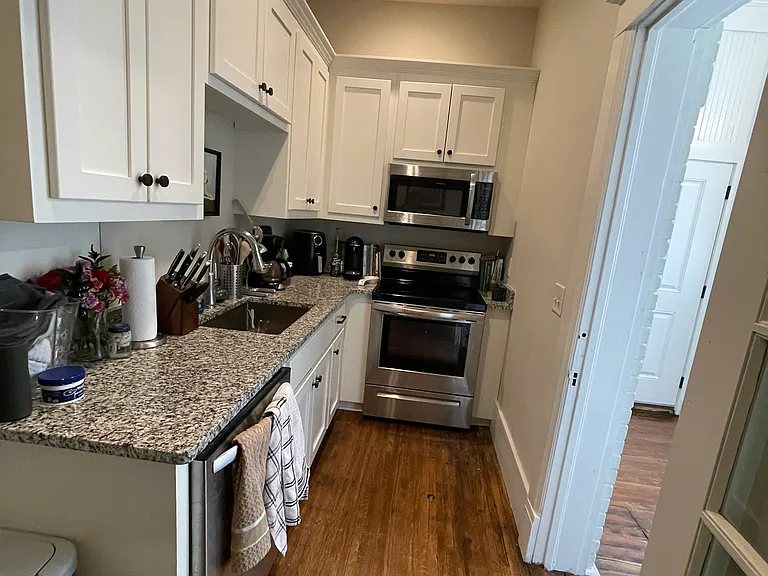 1094 Georgia Ave #C — Photo 11