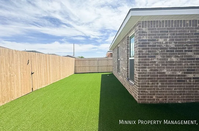 14501 Avenue R — Photo 4