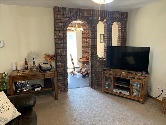 3rd image of 1135 Sunset Dr