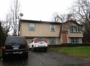 6 Phipps Dr, West Haven, CT 06516