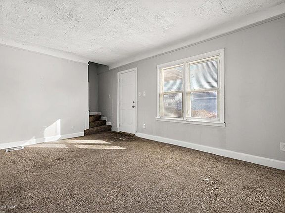 4th image of 20575 Dean St