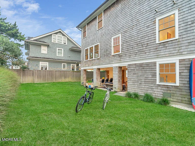 985 Ocean Ave — Photo 45