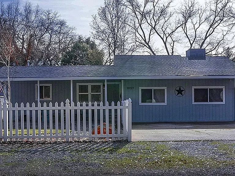 20577 Sunset Ln — Photo 2