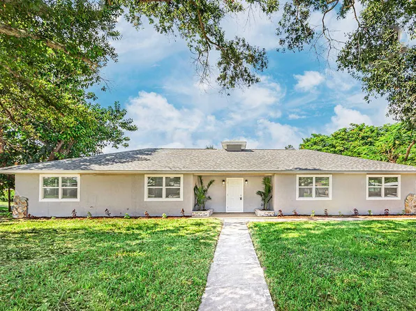 300 Riomar Dr, Pt Saint Lucie, FL 34952