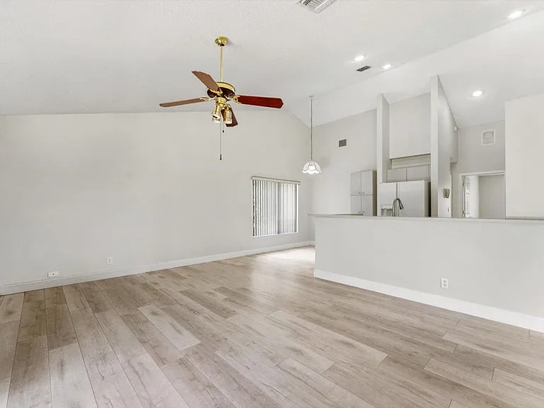 5809 Sun Pointe Cir — Photo 6