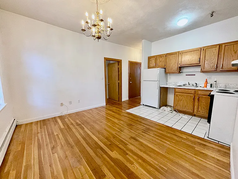 8 Milford St #3 — Photo 4