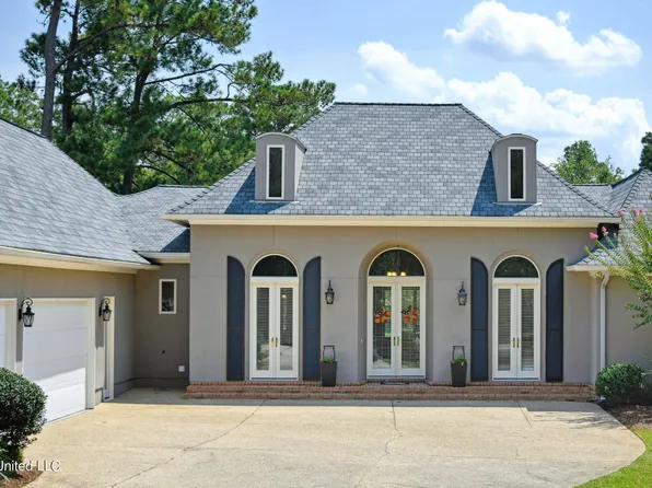 7527 Turnberry Dr, Diamondhead, MS 39525