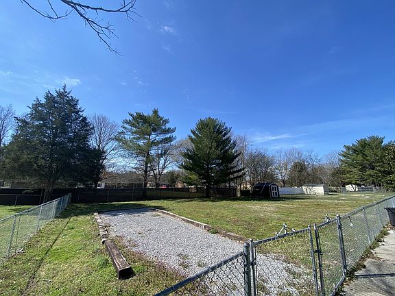 4th image of 208 Berrywood Dr
