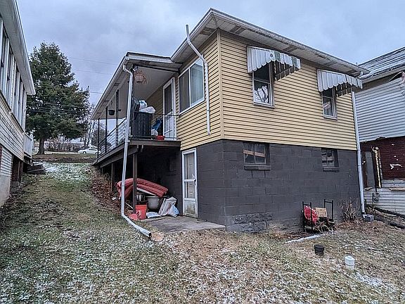 2nd image of 417 1/2 Valley St