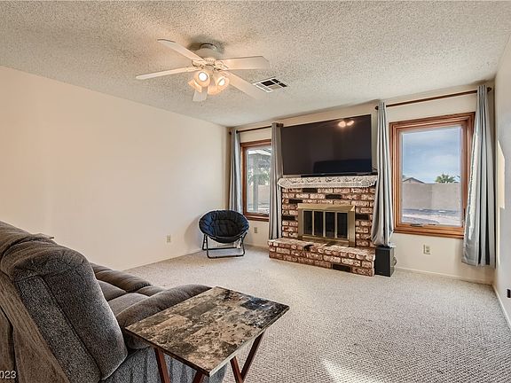 4th image of 1779 Shatz St