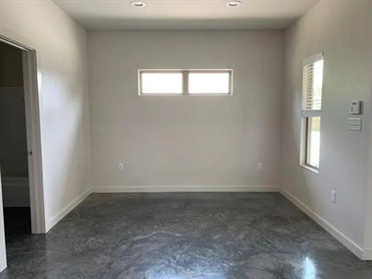 306 S Oak St — Photo 8