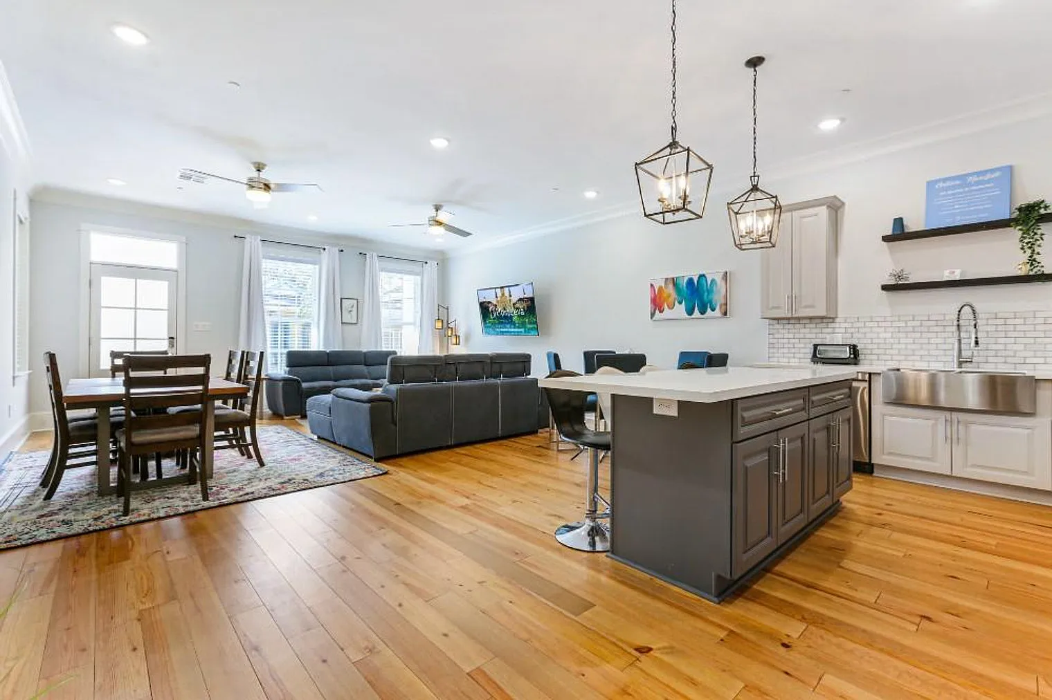5 bed, 3.0 bath, 2292 sqft, $14,370 — Photo 1