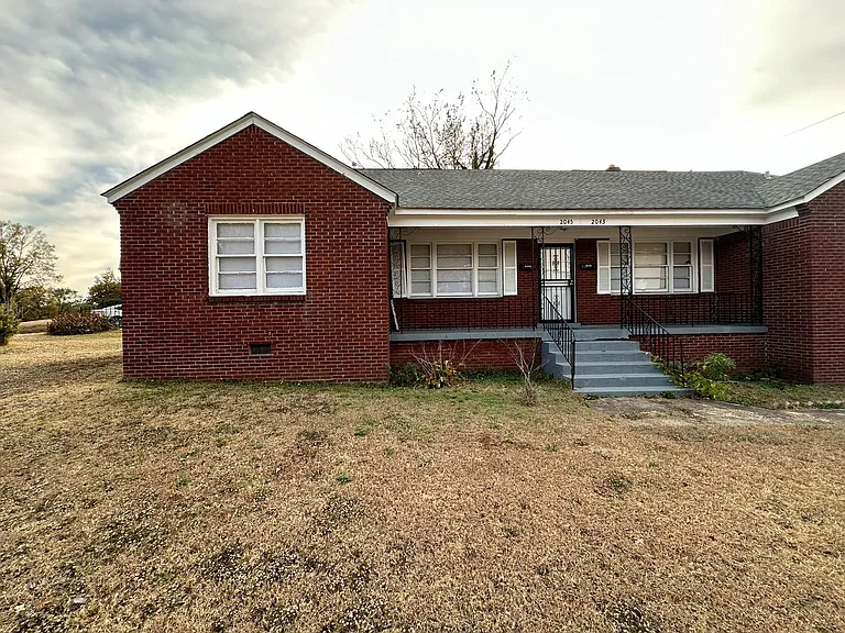 2045 Lamar Ave — Photo 2