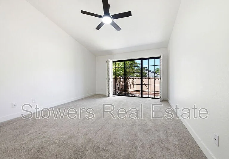 2033 Raphael Ct — Photo 31
