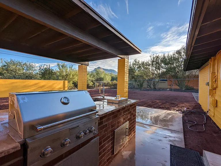 1062 W Ina Rd #B — Photo 15
