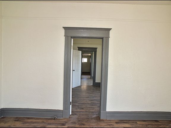4th image of 2111 Portland Ave #A-b