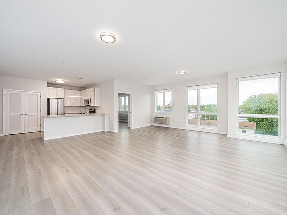 5th image of 3 Bennett St #513