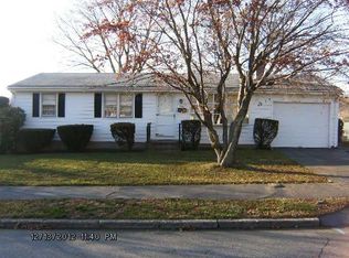 33 Ellison St, Cranston, RI 02920