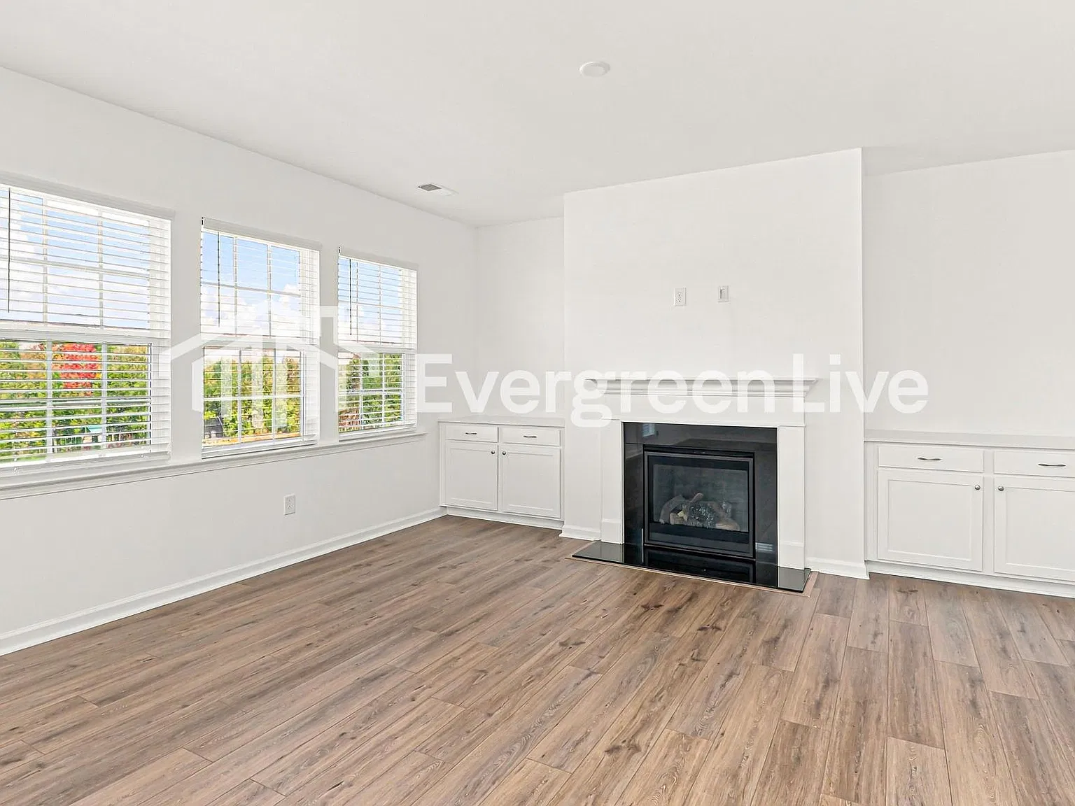 3 bed, 3.0 bath, 2014 sqft, $1,800 — Photo 4