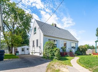 2 Topham Rd, Toronto, ON M4B 3K2