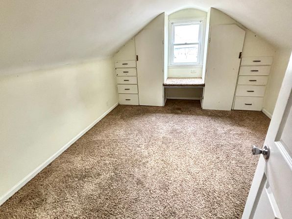 4650 Ammon Dr, Holt, MI 48842