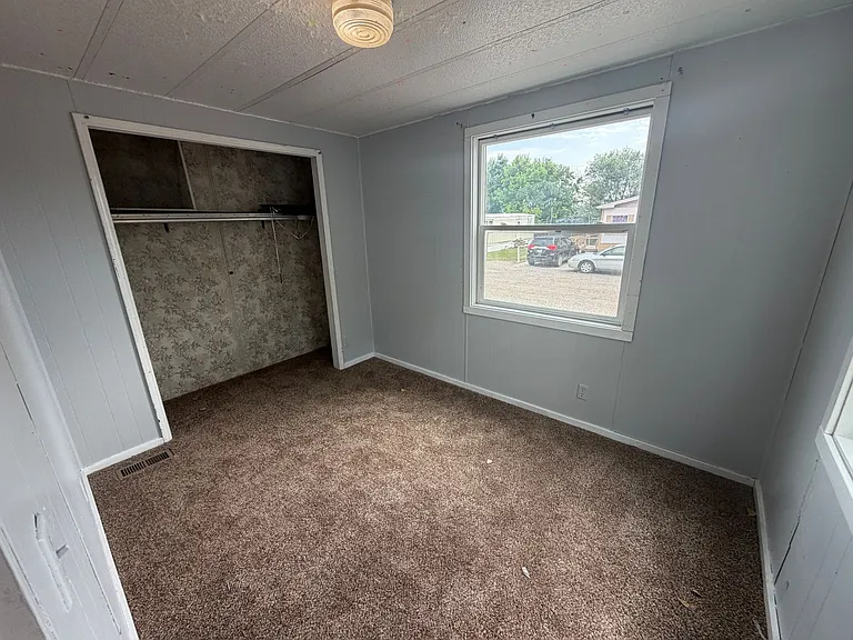 711 Birch Ln — Photo 2