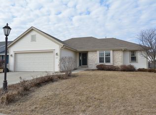 3909 Stillwater Cir, Waukesha, WI 53189