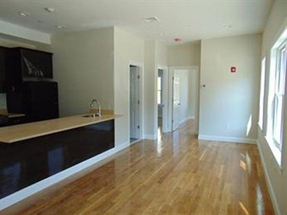 3rd image of 87 Newbury Ave #5