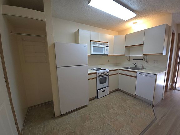 5th image of 1734 Walnut St APT 5