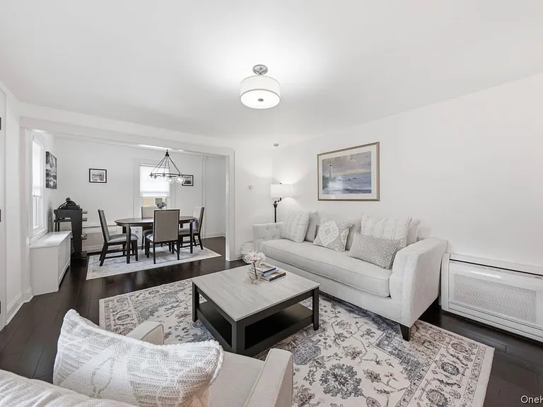 8 Rosewood Ave — Photo 3